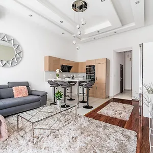  Apartment Luxury With Free Garage And Balcony In The Center Hungary